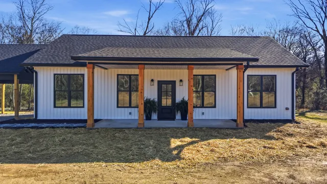 $347,700 | 208 Old State Highway 28, Whitwell, TN 37397