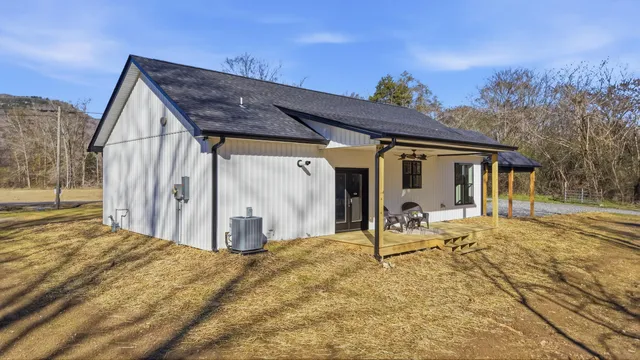 $347,700 | 208 Old State Highway 28, Whitwell, TN 37397