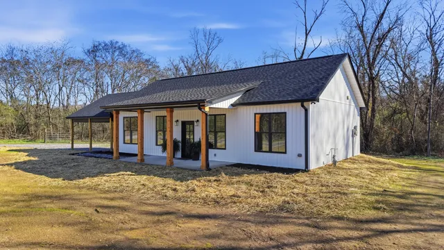 $347,700 | 208 Old State Highway 28, Whitwell, TN 37397