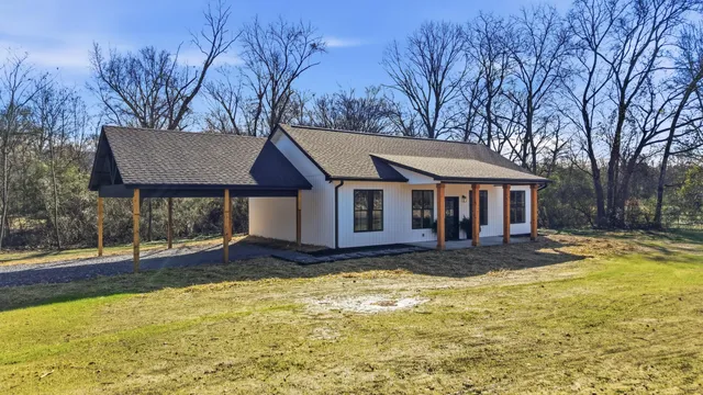 $347,700 | 208 Old State Highway 28, Whitwell, TN 37397