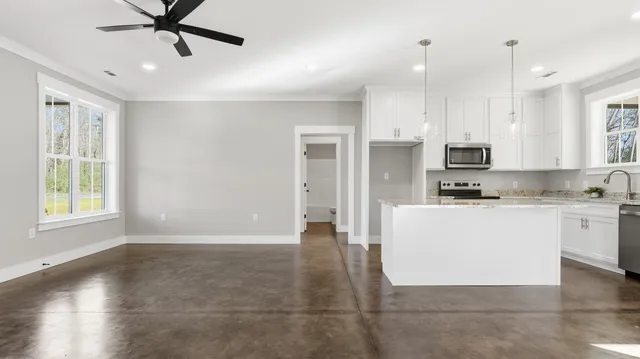 $347,700 | 208 Old State Highway 28, Whitwell, TN 37397