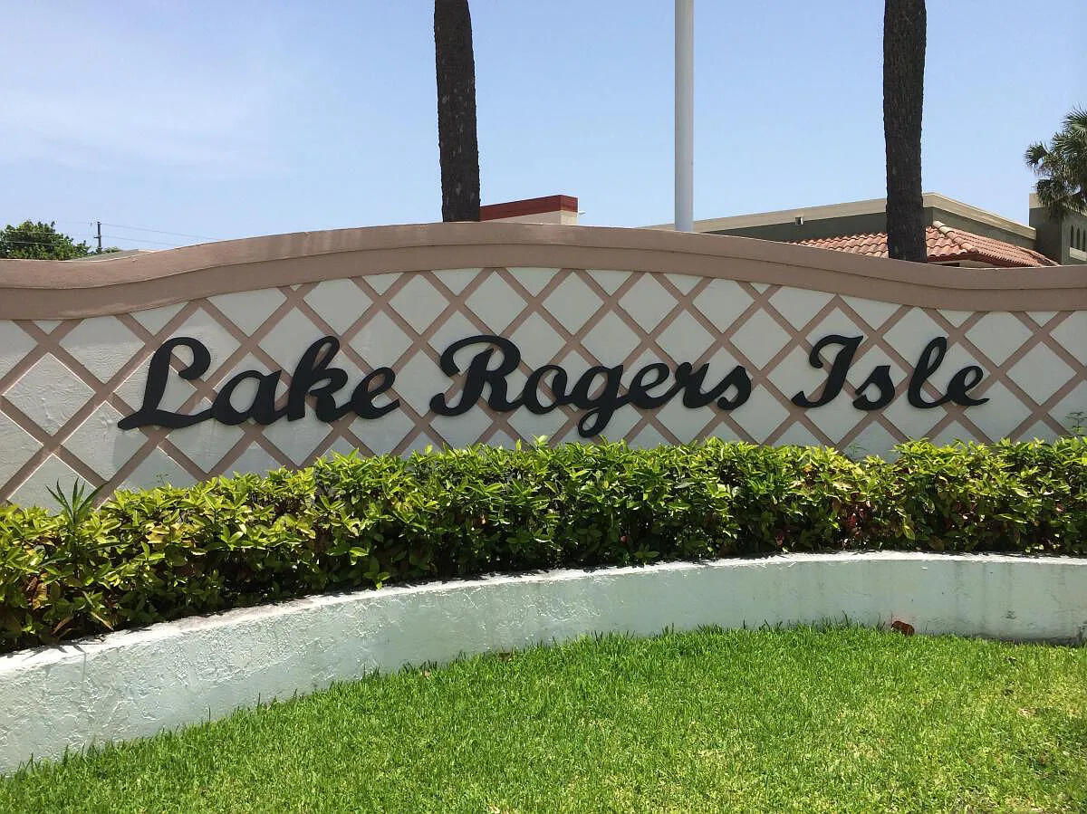 787 Northeast 32nd Street Boca Raton, FL 33431 - Photo 18 of 21 a view of a street sign