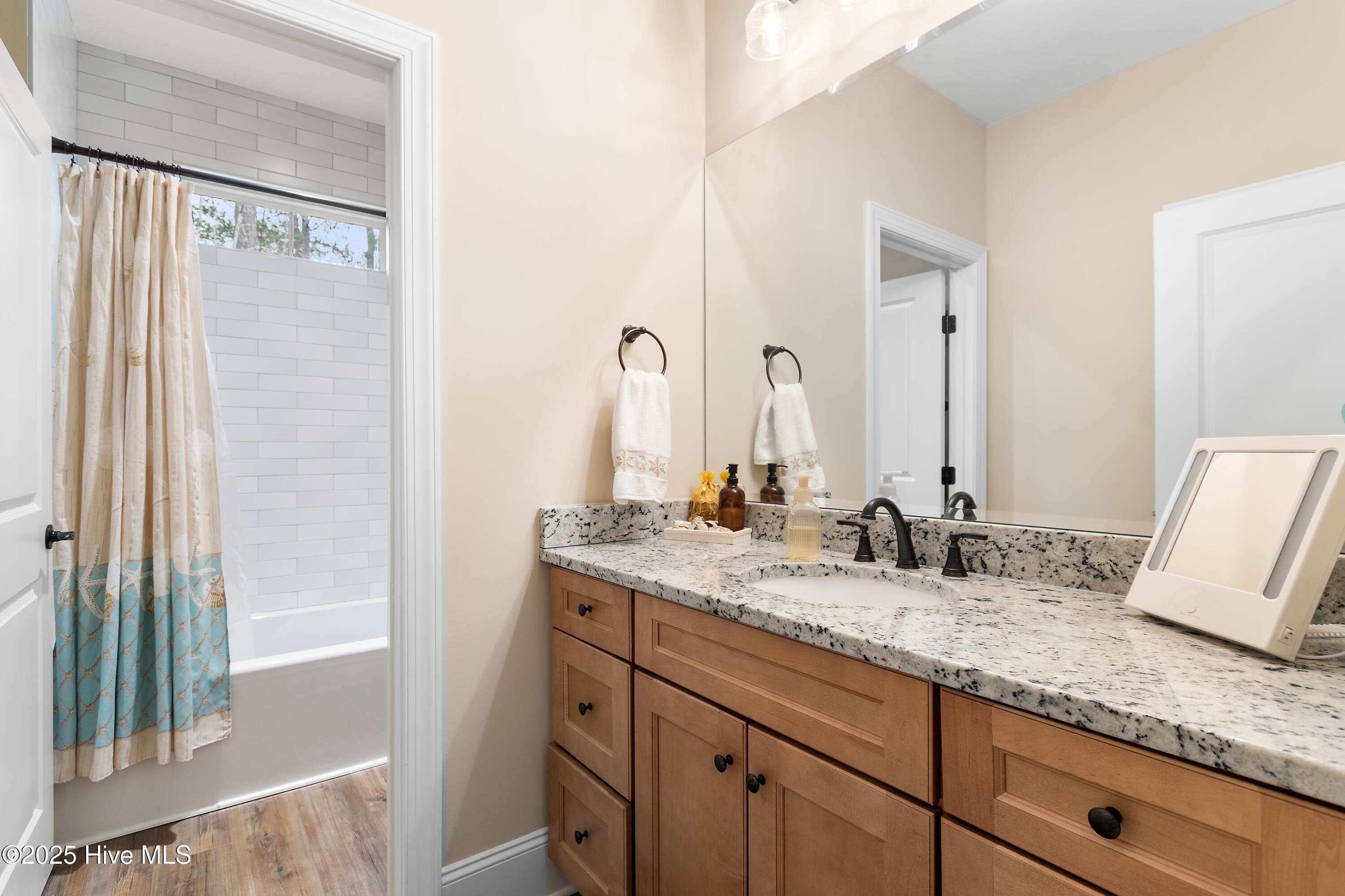 6482 Kirkwall Point Southwest Ocean Isle Beach, NC 28469 - Photo 33 of 87 Guest bathroom