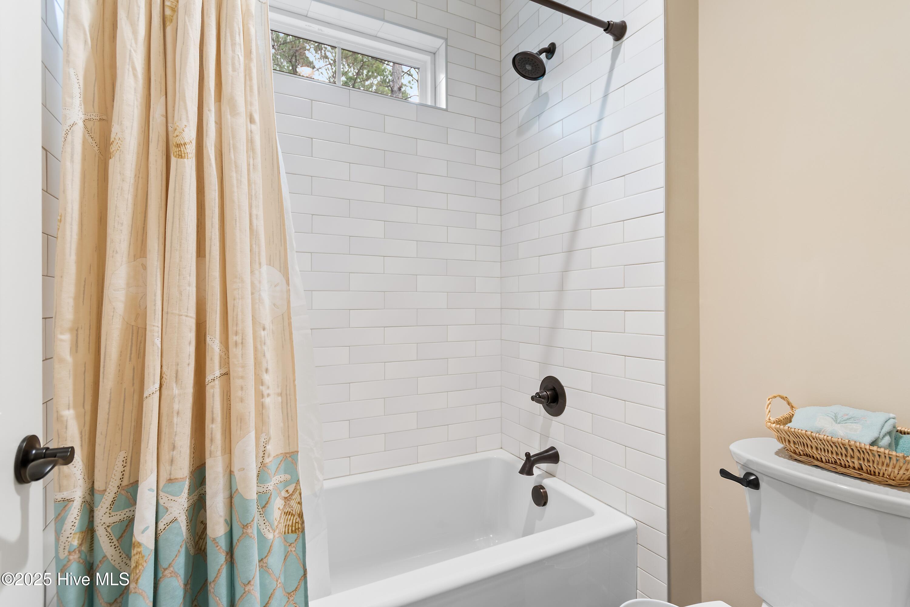 6482 Kirkwall Point Southwest Ocean Isle Beach, NC 28469 - Photo 38 of 91 Guest bathroom