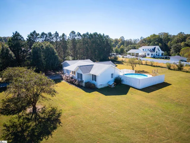 $299,000 | 162 Bass Drive, Fair Play, SC 29643