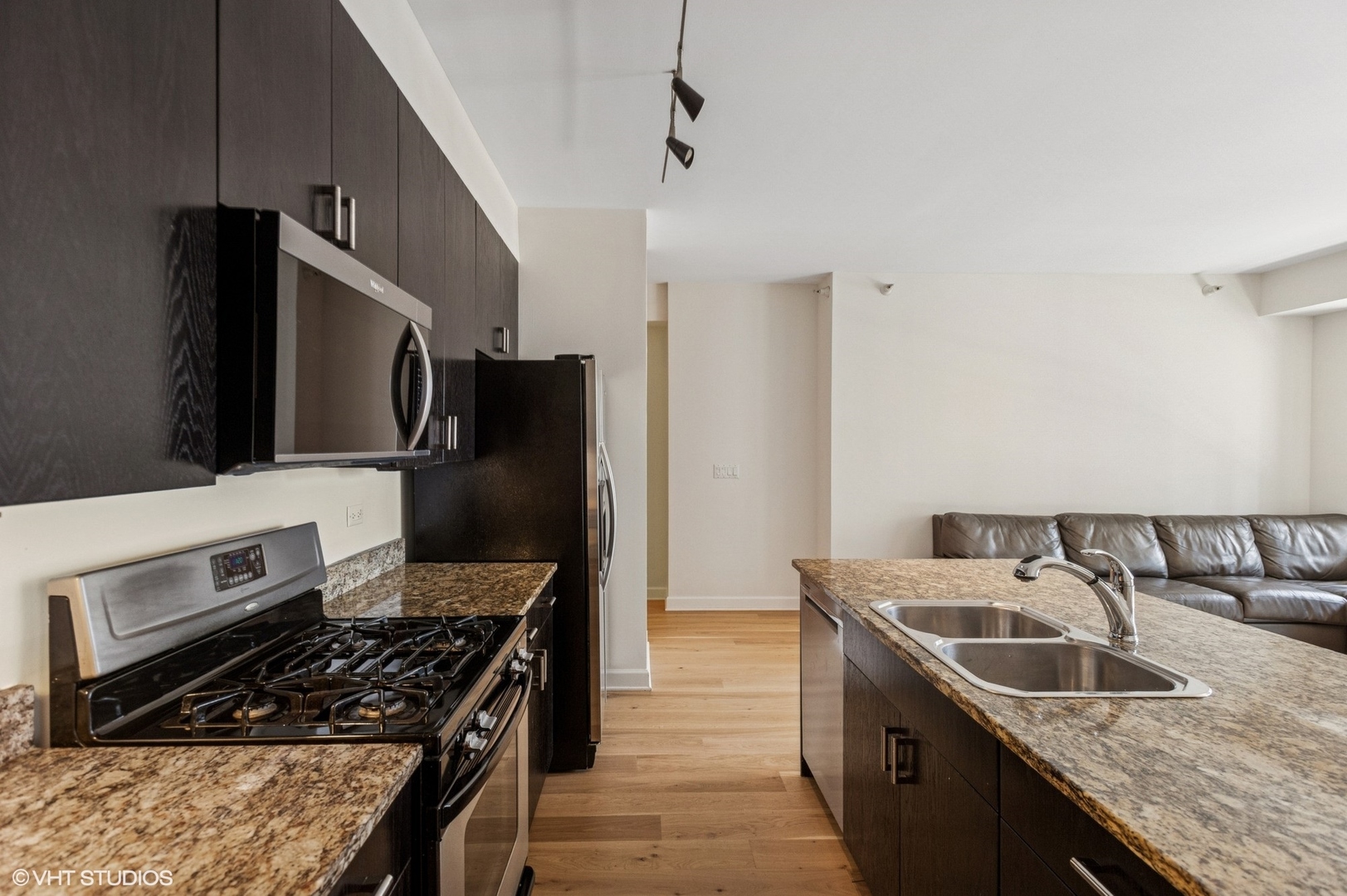 451 West Huron Street, Unit 910 Chicago, IL 60654 - Photo 17 of 27 a kitchen that has a sink and a stove