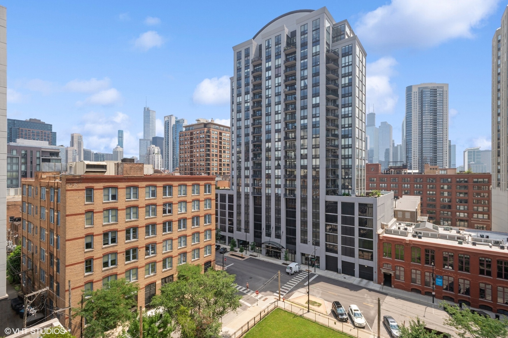 451 West Huron Street, Unit 910 Chicago, IL 60654 - Photo 9 of 27 a view of a tall building