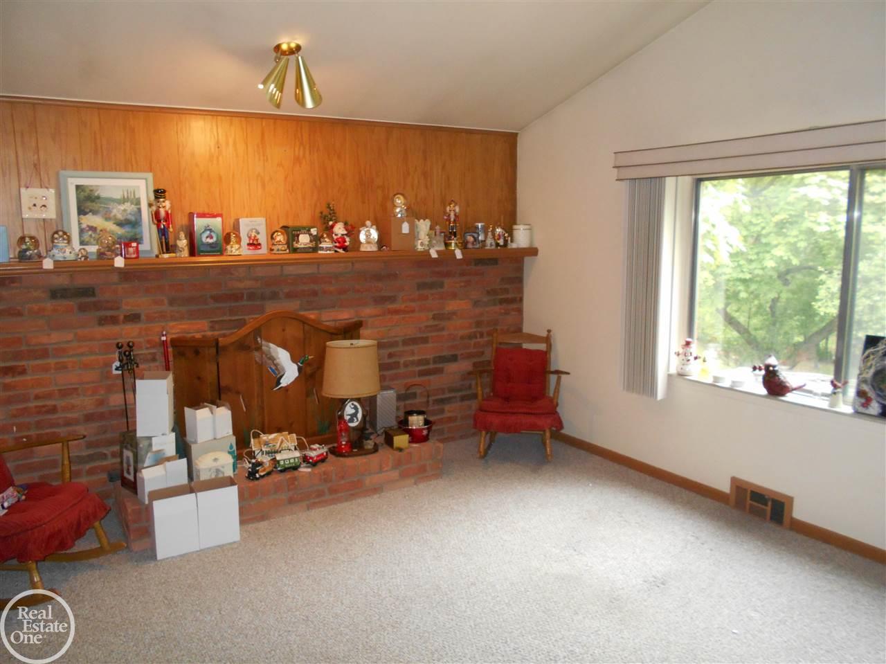 2023 Avoncrest Drive Rochester, MI 48309 - Photo 9 of 19 31380946-8.JPG