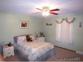 2821 Wellington Drive Springfield, IL 62703 - Photo 5 of 7 Gallery Image 5