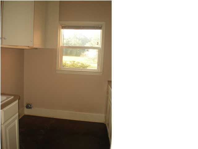 1501 Seaton Road Raymond, MS 39154 - Photo 11 of 15 laundry room with sink