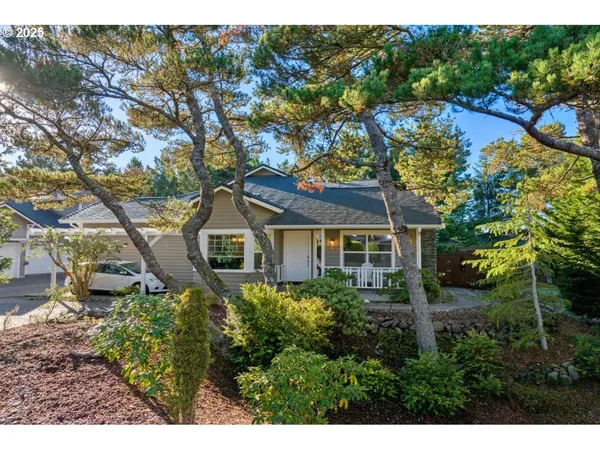 $399,500 | 2014 Royal Saint Georges Drive, Florence, OR 97439