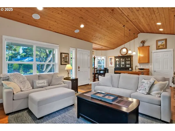 $399,500 | 2014 Royal Saint Georges Drive, Florence, OR 97439