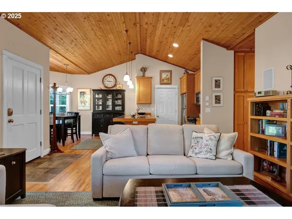 $399,500 | 2014 Royal Saint Georges Drive, Florence, OR 97439