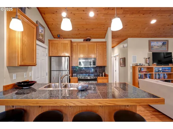 $399,500 | 2014 Royal Saint Georges Drive, Florence, OR 97439