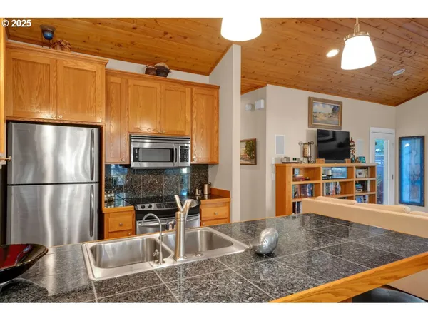 $399,500 | 2014 Royal Saint Georges Drive, Florence, OR 97439