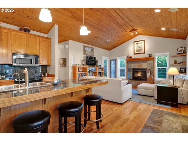 $399,500 | 2014 Royal Saint Georges Drive, Florence, OR 97439