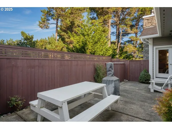 $399,500 | 2014 Royal Saint Georges Drive, Florence, OR 97439