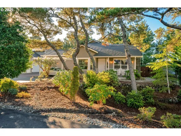$399,500 | 2014 Royal Saint Georges Drive, Florence, OR 97439