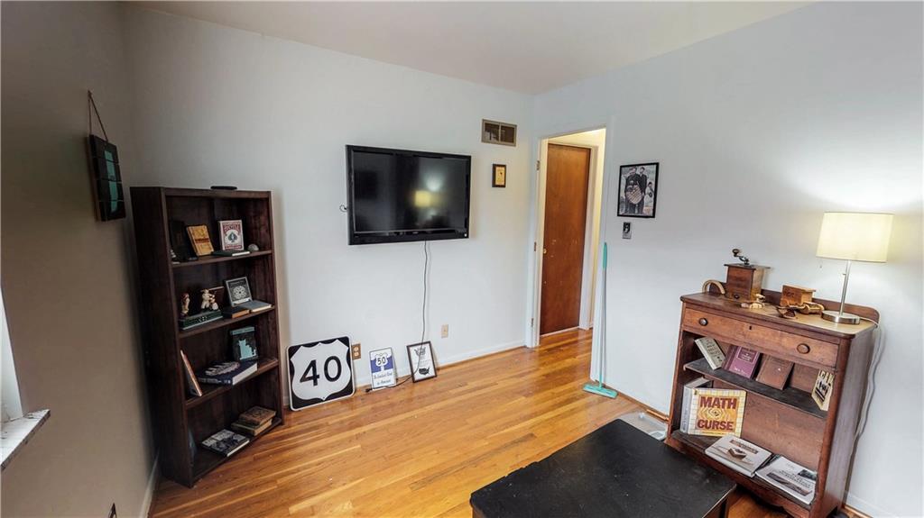 8430 South McGregor Road Indianapolis, IN 46259 - Photo 13 of 47