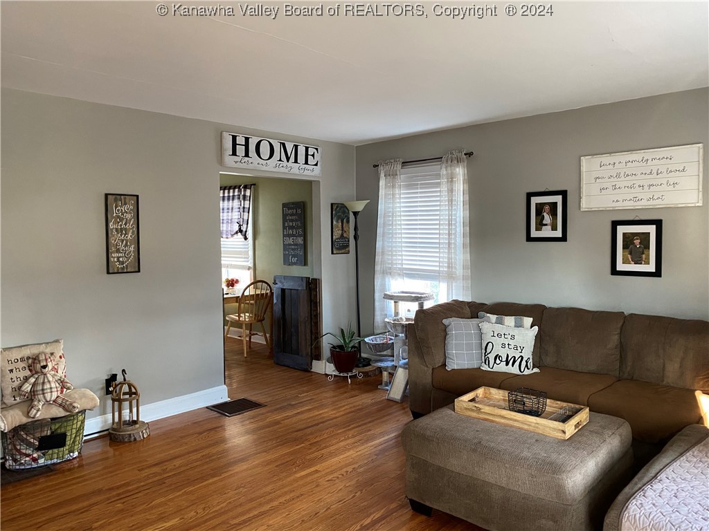 119 English Road Point Pleasant, WV 25550 - Photo 4 of 22 Living Room