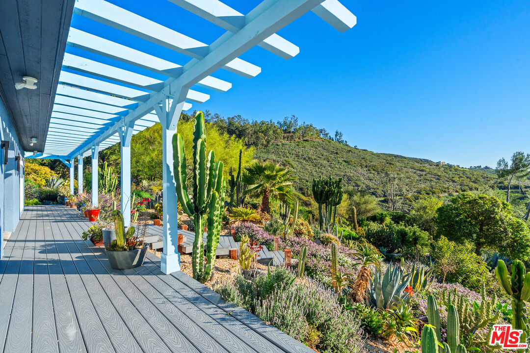 9402 Houston Road Malibu, CA 90265 - Photo 23 of 45