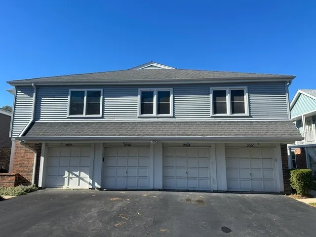 $277,700 | 2024 North Old Hicks Road, Unit B6, Palatine, IL 60074