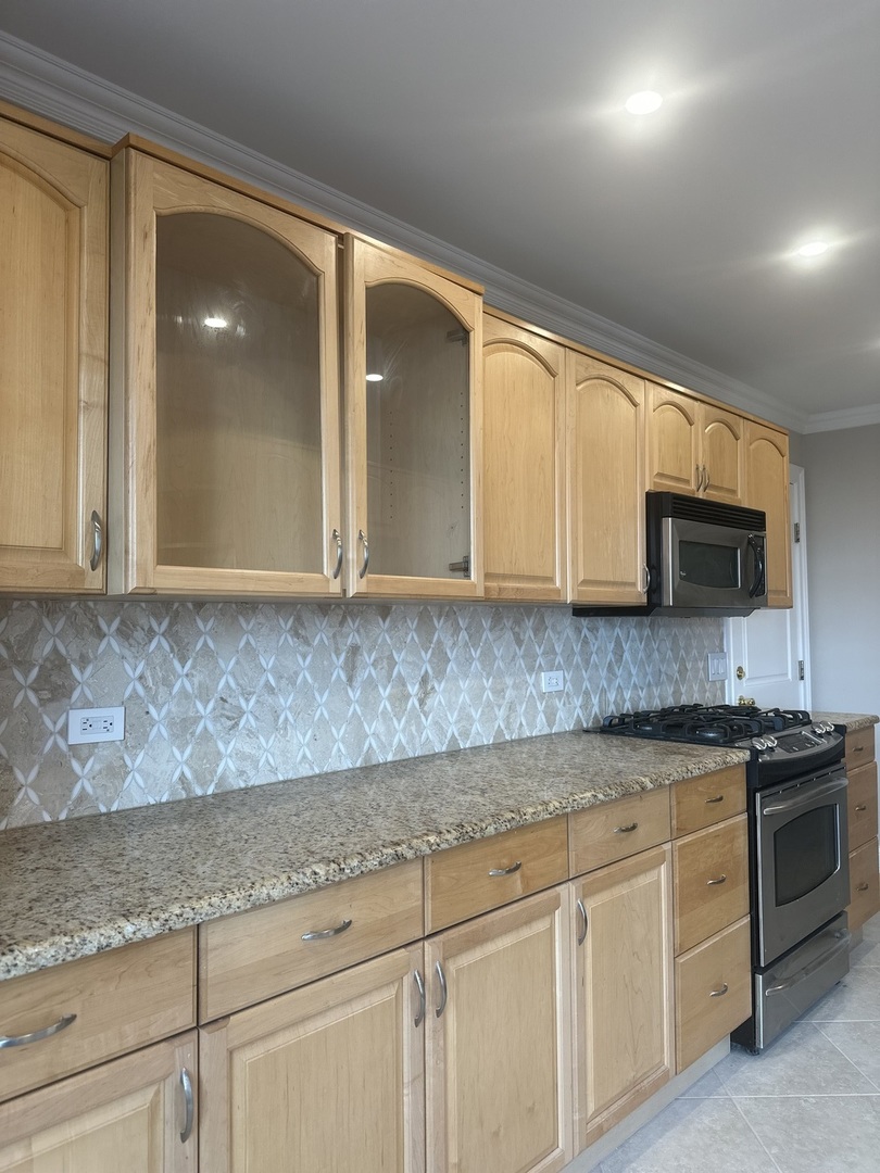 2024 North Old Hicks Road, Unit B6 Palatine, IL 60074 - Photo 6 of 17