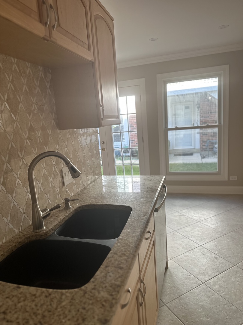 2024 North Old Hicks Road, Unit B6 Palatine, IL 60074 - Photo 8 of 17