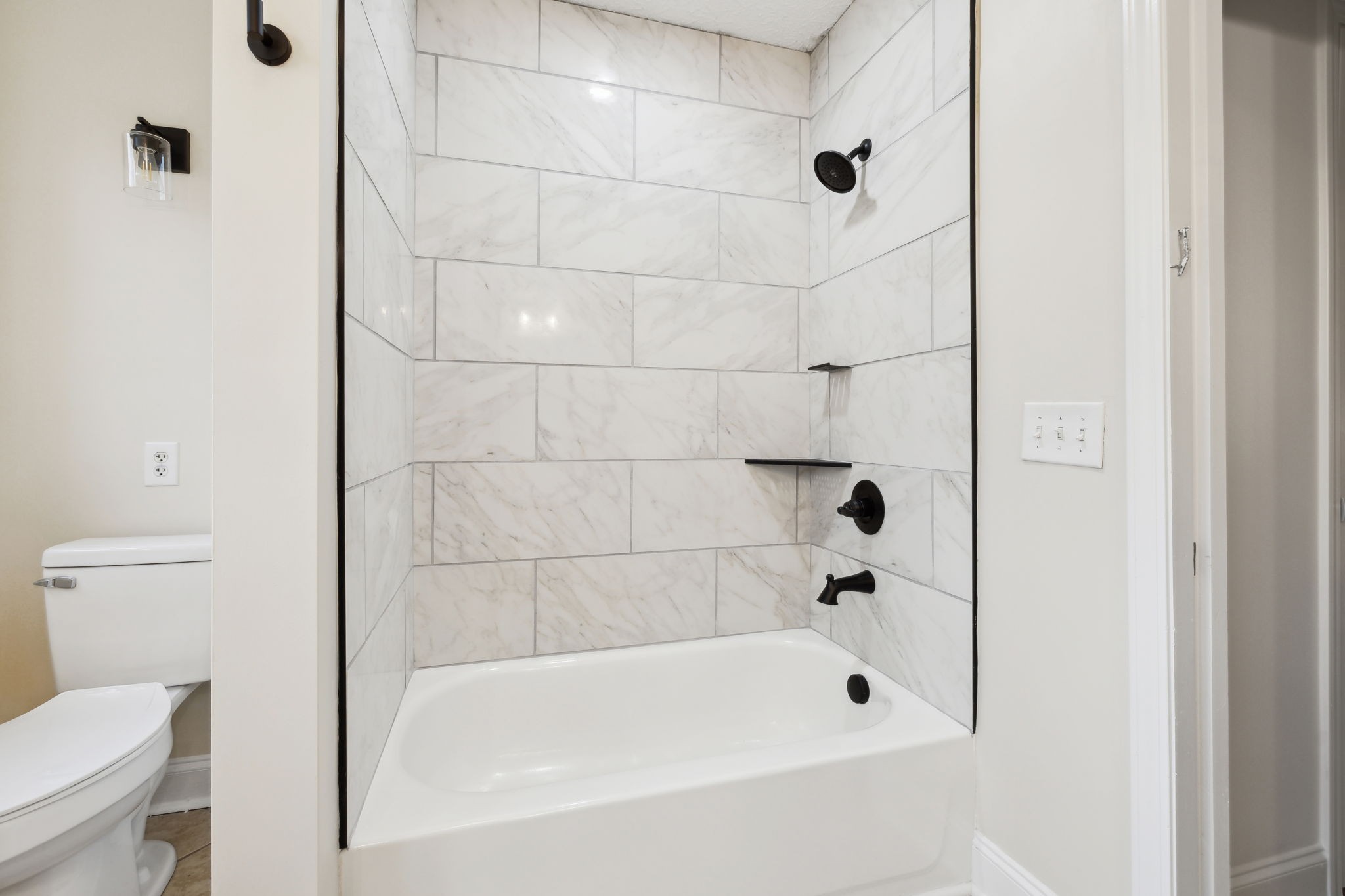 1054 Coker Ford Road Portland, TN 37148 - Photo 38 of 72 a bathroom with a bathtub