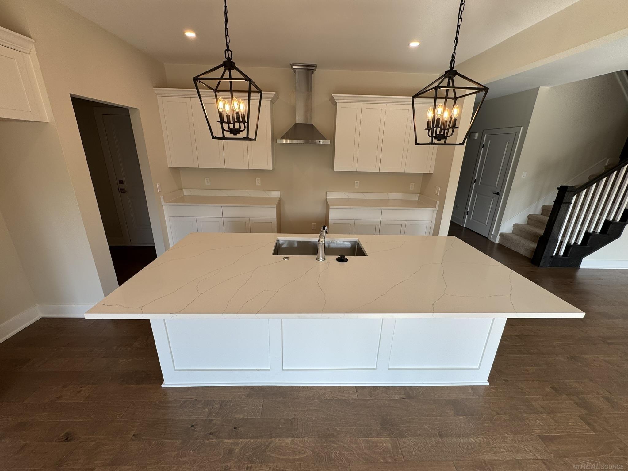 41527 Utica Road Sterling Heights, MI 48313 - Photo 5 of 27 50173109-baf42223-0e94-4858-8134-006f40ab6c31.JPG
