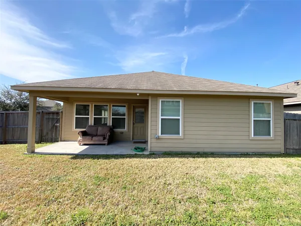 $1,900 | 15202 Pecan Lndg Drive, Houston, TX 77090