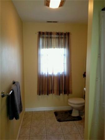 7 Chequeset Road Worcester, MA 01605 - Photo 10 of 13 Gallery Image 10
