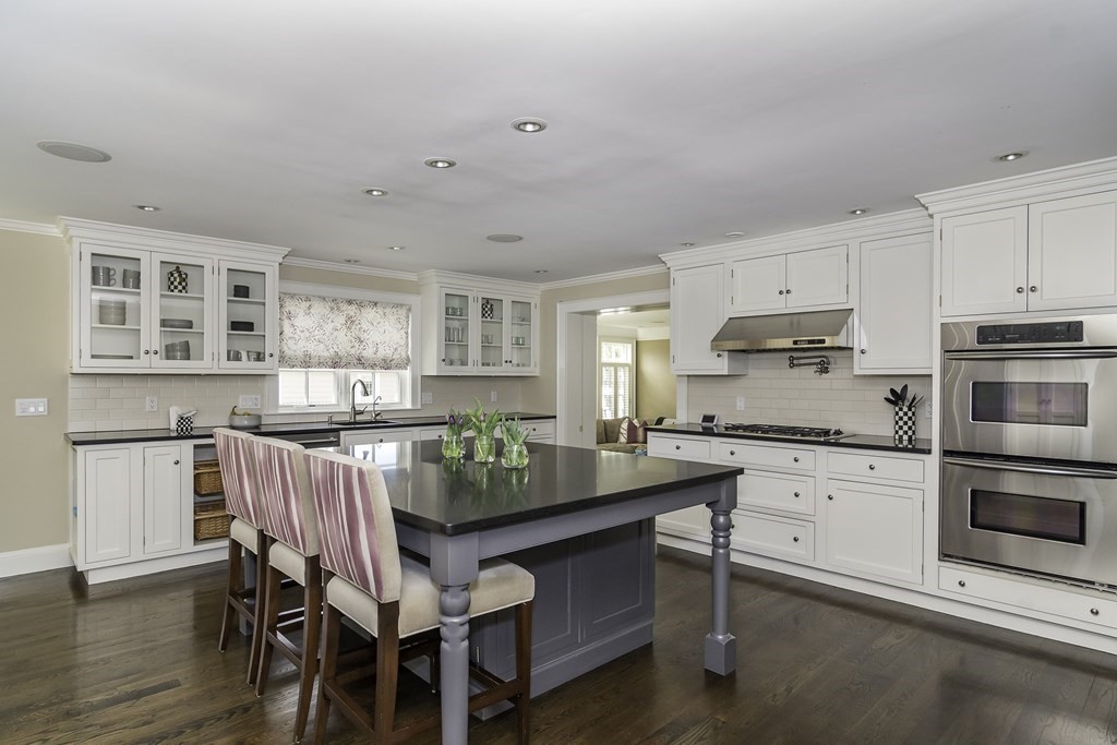 10 Winthrop Road Wellesley, MA 02482 - Photo 11 of 27