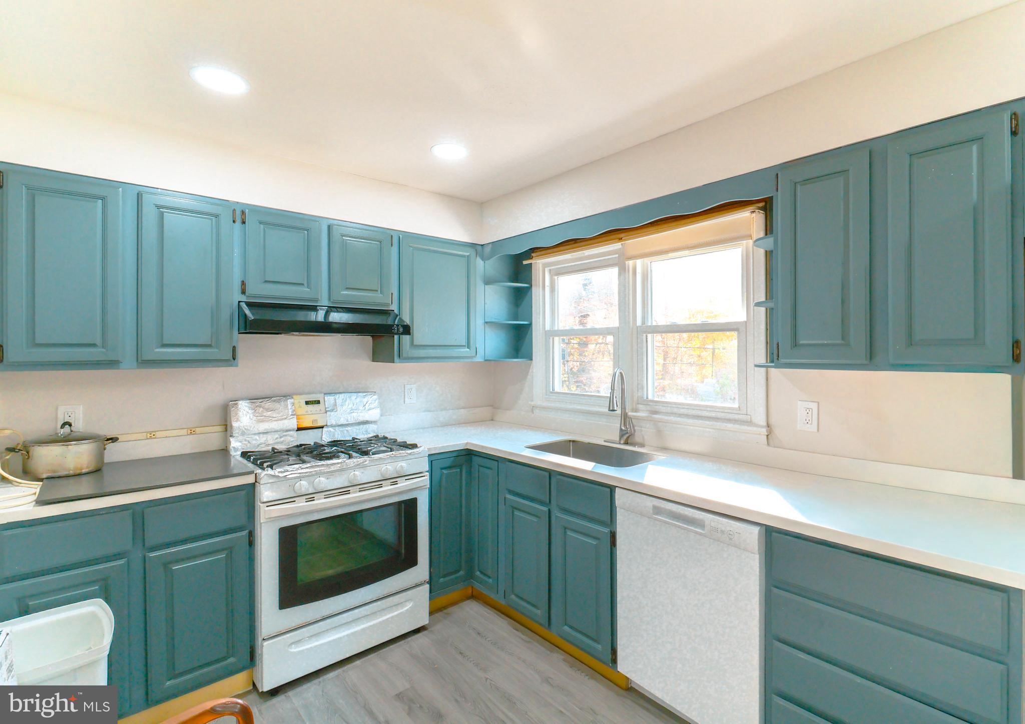 12704 Purcell Road Manassas, VA 20112 - Photo 12 of 47 MAIN KITCHEN UPPER