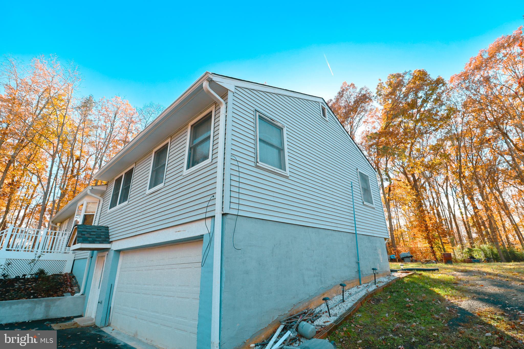 12704 Purcell Road Manassas, VA 20112 - Photo 36 of 47 a backyard of a house with lots of green space