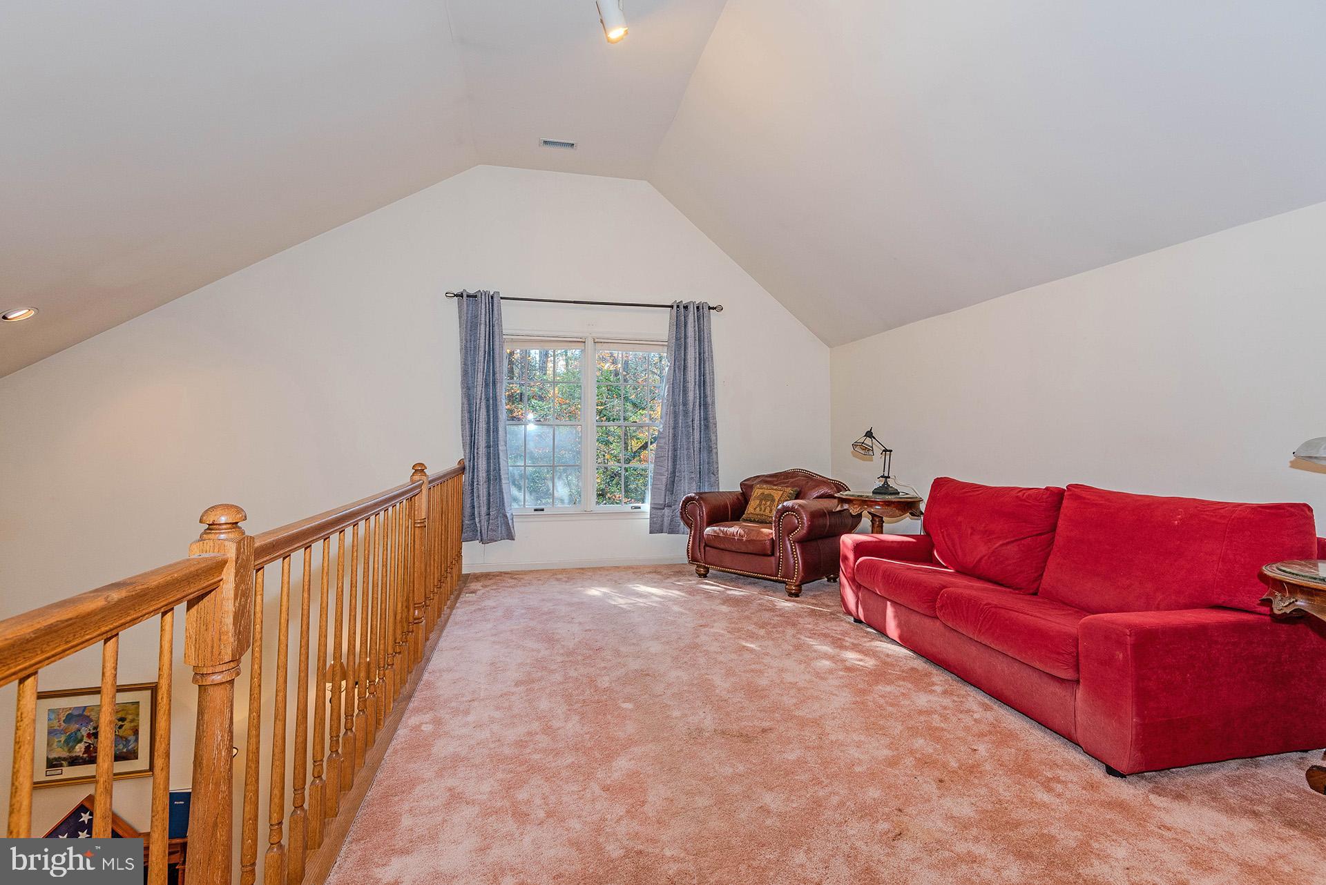 621 Wood Lot Trail Road Annapolis, MD 21401 - Photo 24 of 44 a living room with furniture