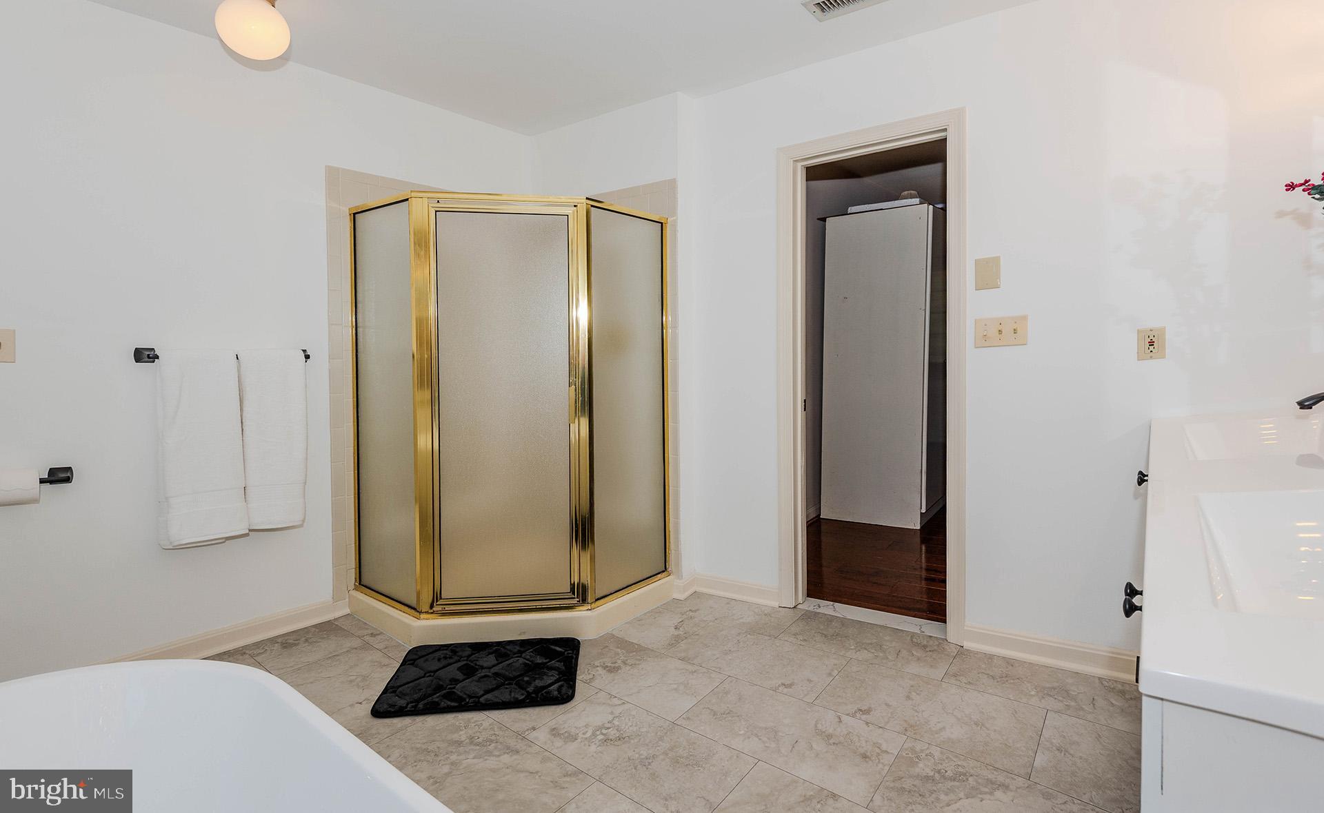 621 Wood Lot Trail Road Annapolis, MD 21401 - Photo 29 of 44 a view of a bathroom with mirror