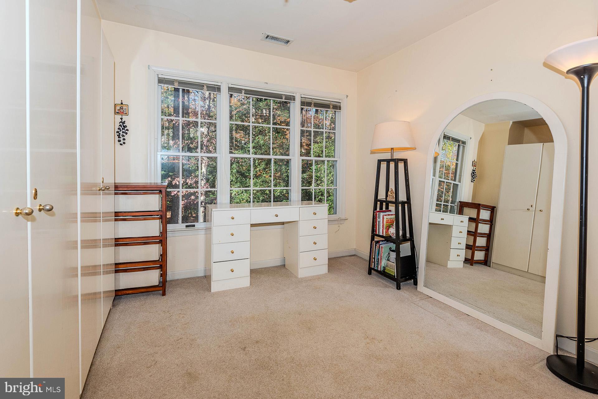 621 Wood Lot Trail Road Annapolis, MD 21401 - Photo 32 of 44 an empty room with windows and closet