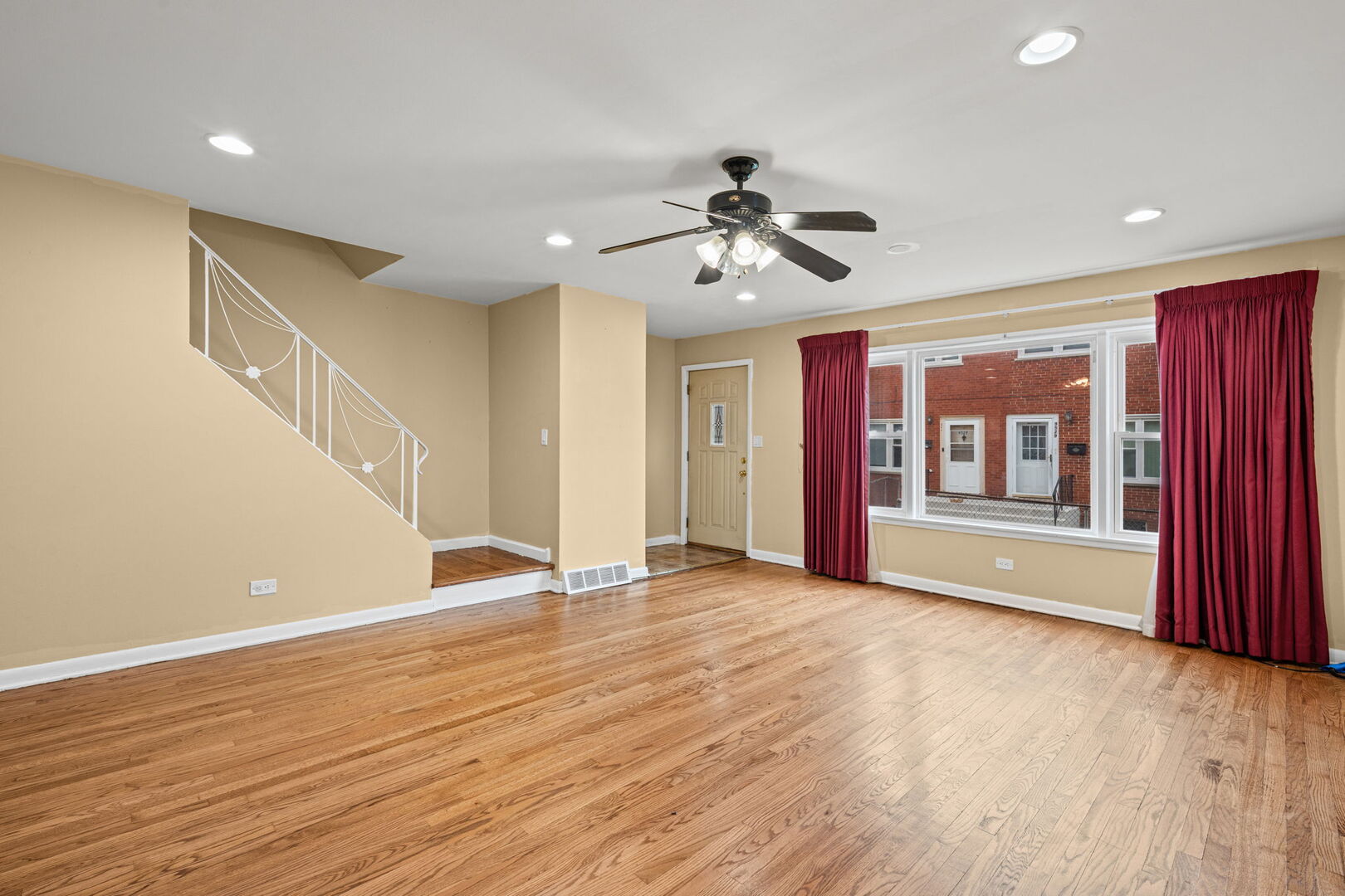9543 Sumac Road, Unit G Des Plaines, IL 60016 - Photo 9 of 29 Gallery Image 9
