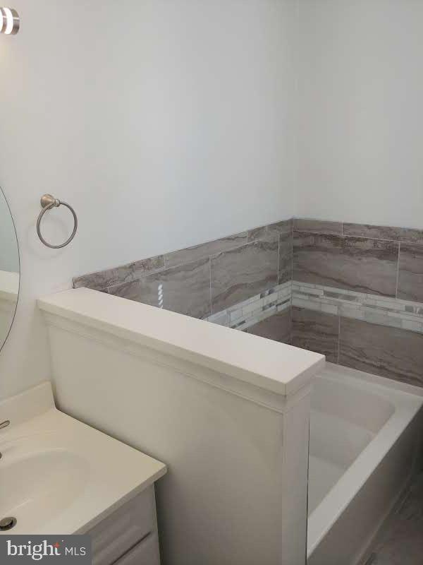 1602 Roundhill Road Baltimore, MD 21218 - Photo 20 of 23 Full Bath w/ Soaking Tub