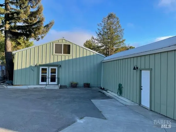 $1,395,000 | 3880 Gravenstein Highway South, Sebastopol, CA 95472