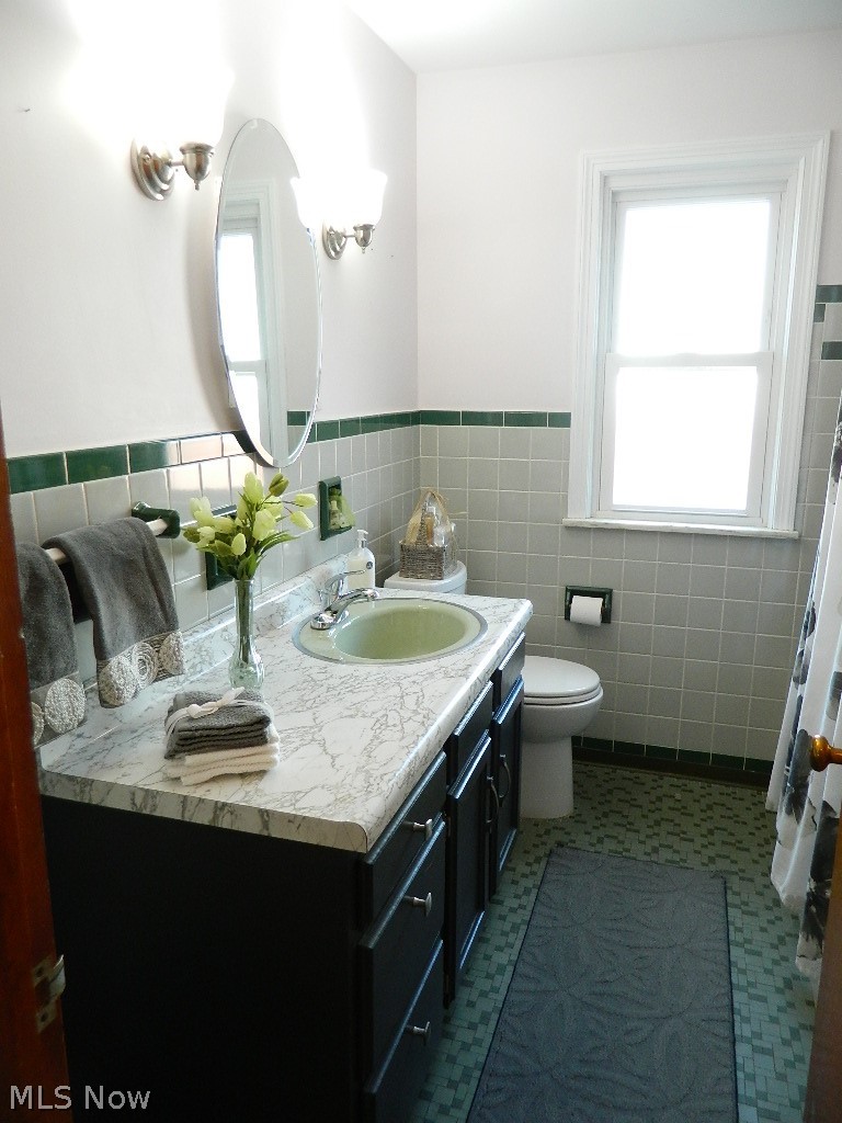 2149 Rockefeller Road Wickliffe, OH 44092 - Photo 16 of 28 Spacious Full Bath with Ceramic Tile, Large Vanity, Window with Modesty Glass ...