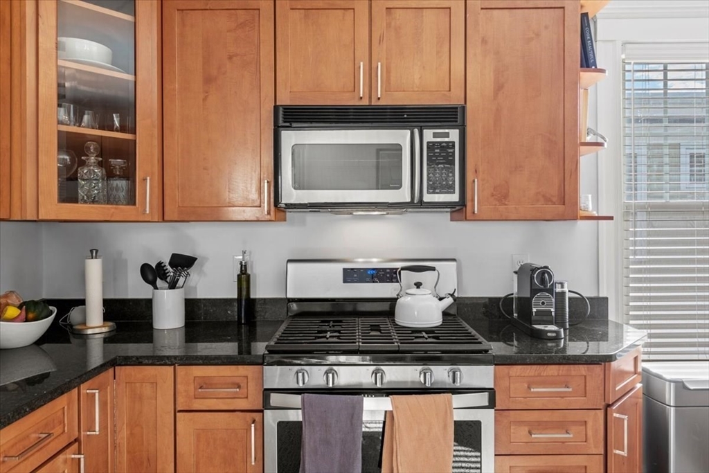 15 Lafield Street, Unit 3 Boston, MA 02122 - Photo 4 of 25