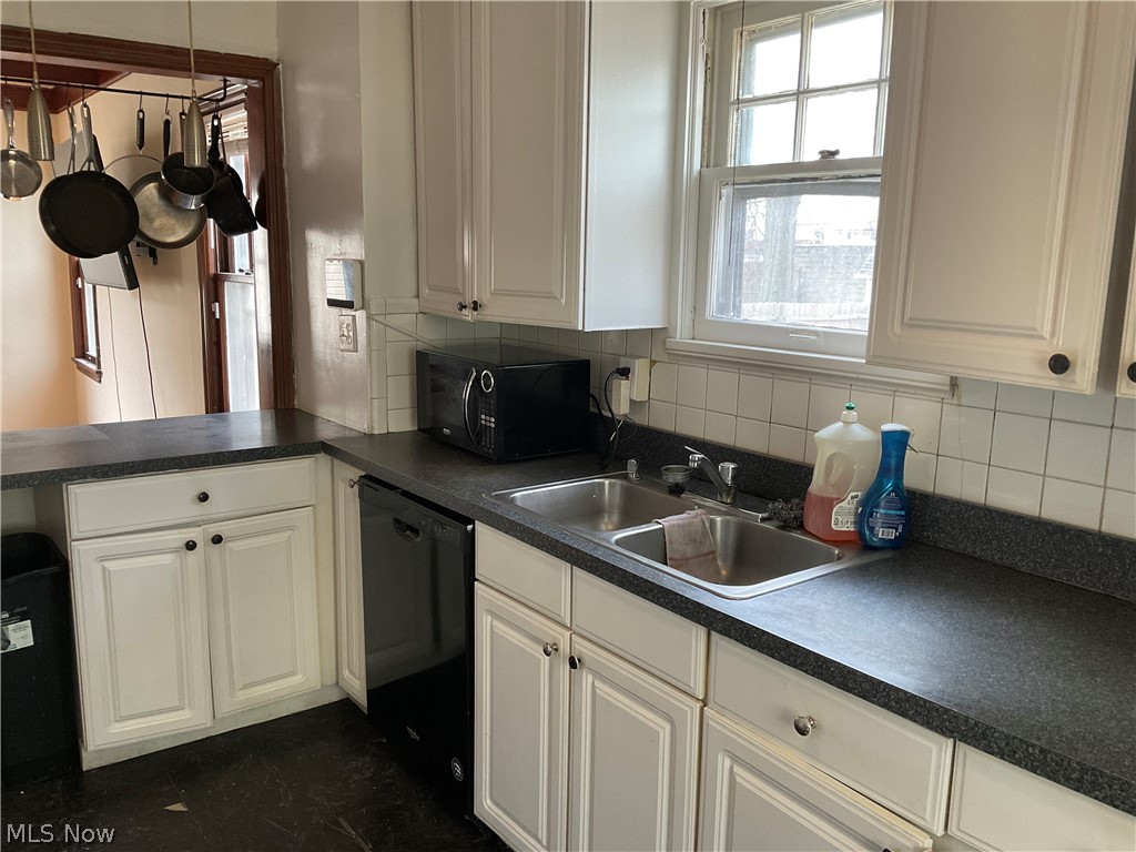 1384 Brookline Road Cleveland, OH 44121 - Photo 2 of 17