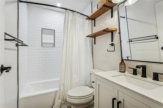 $2,150 | 920 Poeyfarre Street, Unit 209, New Orleans, LA 70130