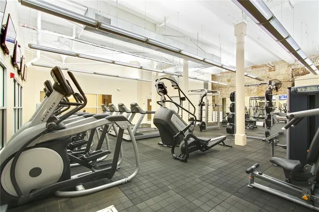 $2,150 | 920 Poeyfarre Street, Unit 209, New Orleans, LA 70130