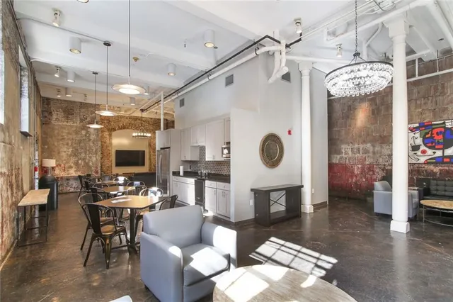 $2,150 | 920 Poeyfarre Street, Unit 209, New Orleans, LA 70130