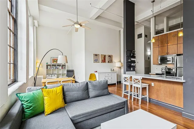 $2,150 | 920 Poeyfarre Street, Unit 209, New Orleans, LA 70130