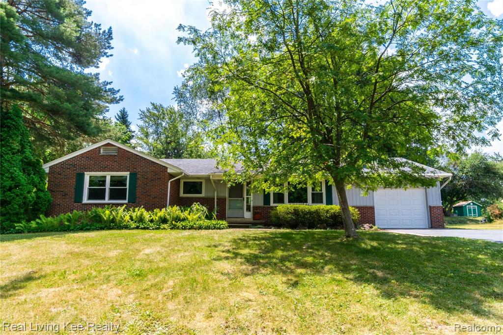 2361 Oklahoma Avenue Rochester Hills, MI 48309 - Photo 3 of 45