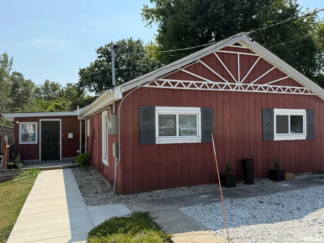 $82,000 | 240 East Cross Street, Winchester, IL 62694